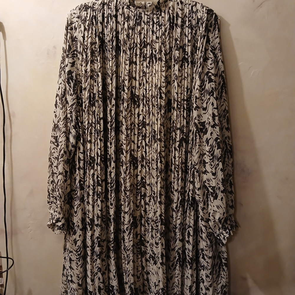 bohme Black and White Pleated Long-Sleeve Dress
